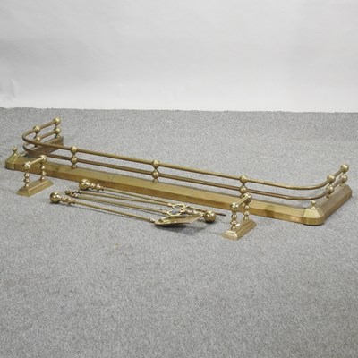 Lot 99 - A Victorian brass fender