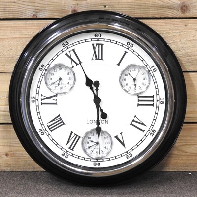 Lot 307 - A large wall clock