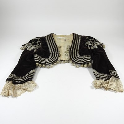 Lot 6 - A velvet jacket