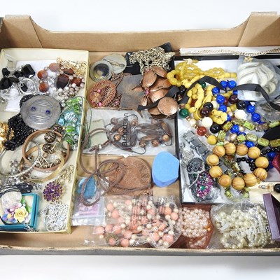 Lot 94 - A collection of jewellery