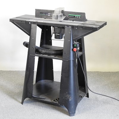 Lot 381 - A router table
