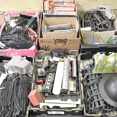Lot 225 - A collection of model trains