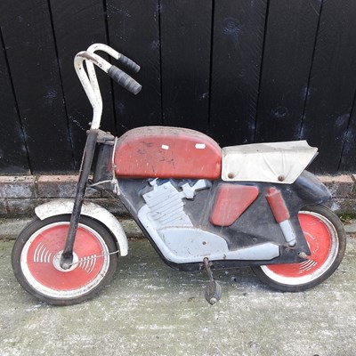 Lot 358 - A collection of toys