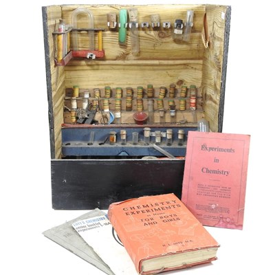 Lot 66 - A chemistry related diorama