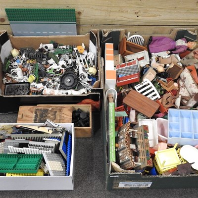 Lot 140 - A collection of doll's house furniture