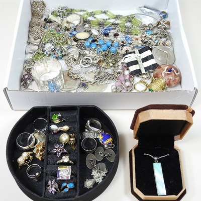 Lot 115 - A collection of silver, gem set and costume jewellery