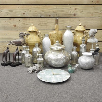 Lot 142 - A collection of decorative items