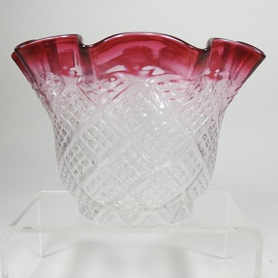 Lot 98 - An oil lamp shade