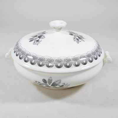 Lot 172 - A Wedgwood Persephone tureen