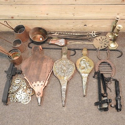 Lot 252 - A collection of metalwares