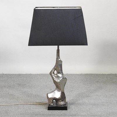 Lot 495 - A table lamp