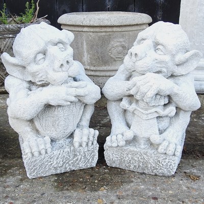 Lot 327 - A pair of gargoyles