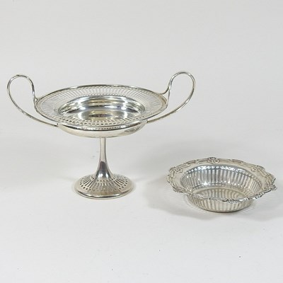 Lot 11 - An Edwardian silver bon-bon dish