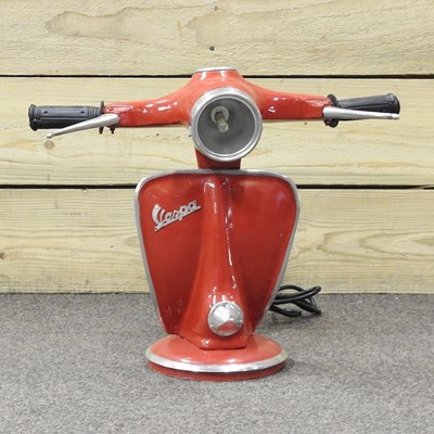 Lot 133 - A novelty table lamp
