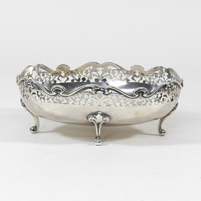 Lot 97 - An Edwardian silver bowl