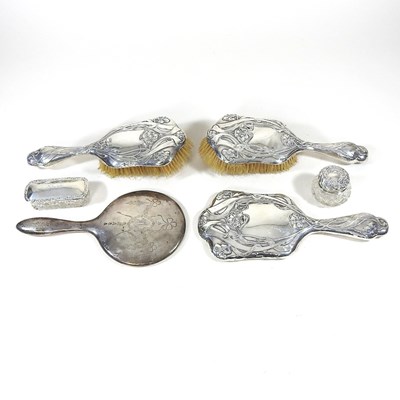 Lot 54 - A collection of dressing table items