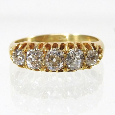 Lot 90 - A diamond ring