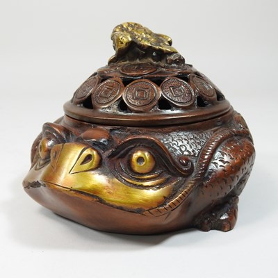 Lot 20 - A Chinese bronze censer