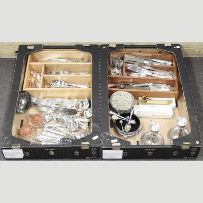 Lot 109 - A collection of silver plated items
