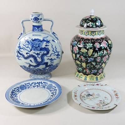 Lot 114 - A modern Chinese blue and white porcelain vase