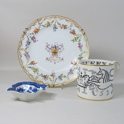 Lot 116 - An 18th century porcelain blue and white pickle dish