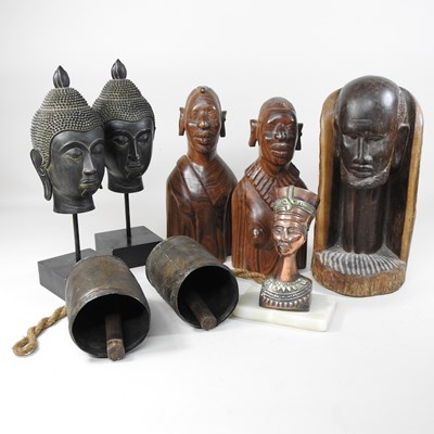 Lot 121 - A collection of ethnic carvings