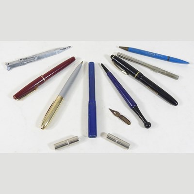 Lot 52 - A collection of vintage pens