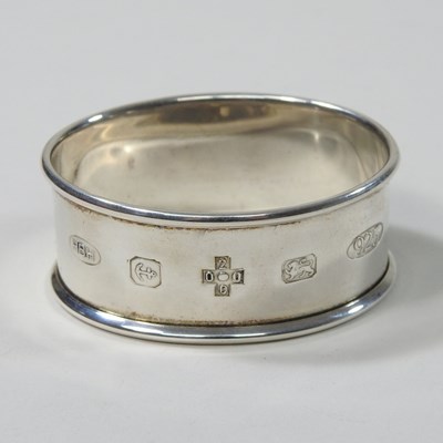 Lot 46 - A Millennium silver napkin ring