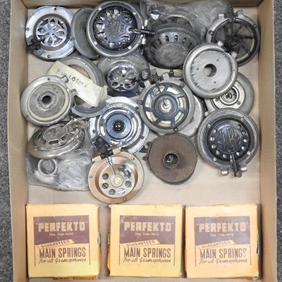 Lot 188 - A collection of vintage gramophone sound boxes