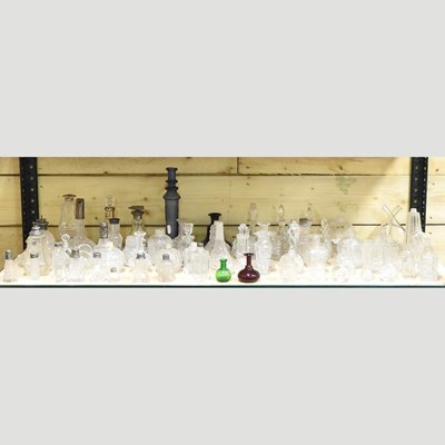 Lot 194 - A collection of mainly early 20th century scent bottles