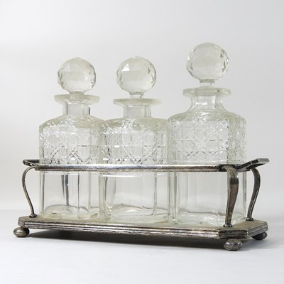 Lot 204 - An early 20th century silver plated tantalus
