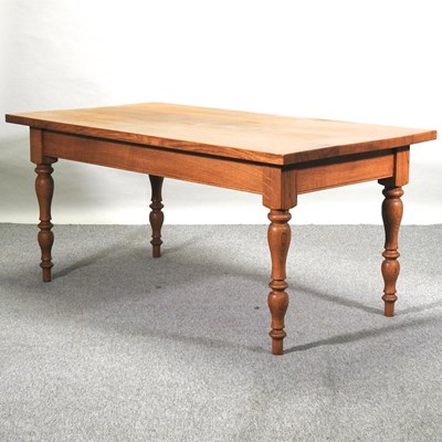 Lot 80 - A 20th century light oak dining table