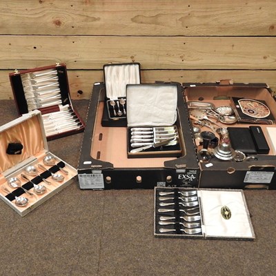 Lot 189 - A collection of silver and plated items