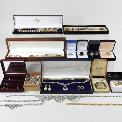 Lot 454 - A collection of jewellery