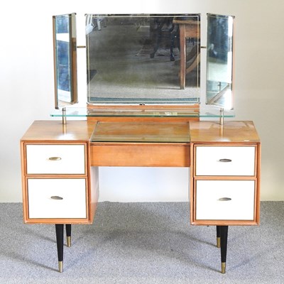 Lot 453 - A 1970's dressing table