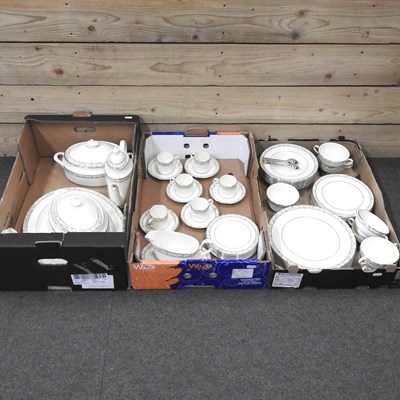 Lot 119 - A Minton tea and dinner service