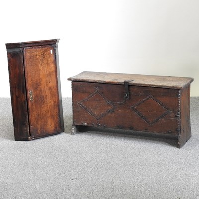 Lot 461 - An 18th century oak coffer