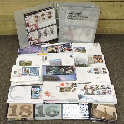 Lot 70 - A collection of stamps