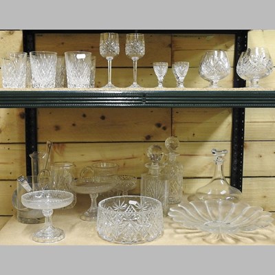 Lot 469 - A collection of glassware