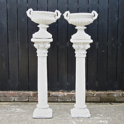 Lot 507 - A pair of stone garden urns