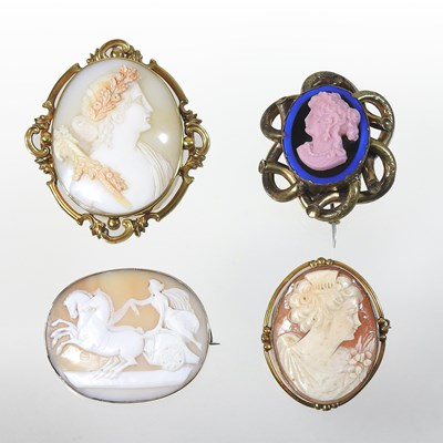 Lot 117 - A cameo brooch