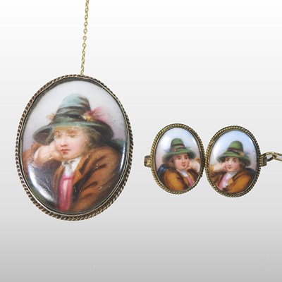 Lot 148 - An early 20th century Bavarian porcelain brooch
