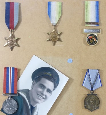 Lot 132 - A collection of World War II medals, to...