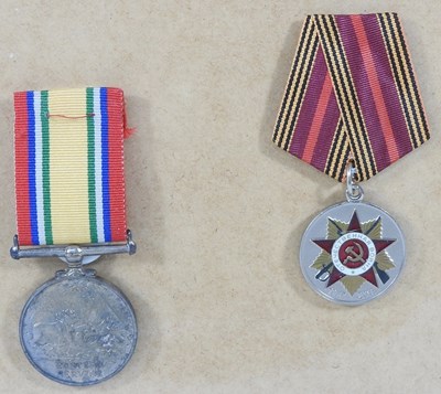 Lot 132 - A collection of World War II medals, to...