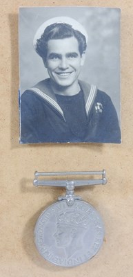 Lot 132 - A collection of World War II medals, to...