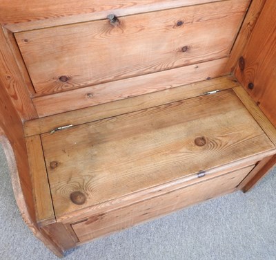 Lot 157 - A pine box settle, with a rising seat