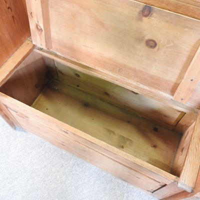 Lot 157 - A pine box settle, with a rising seat