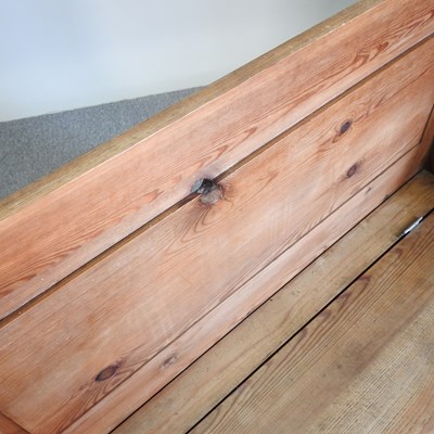 Lot 157 - A pine box settle, with a rising seat