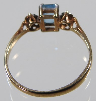 Lot 151 - A 9 carat gold diamond ring, 2.6g, size M,...