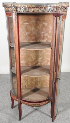 Lot 185 - An early 20th century French marble top...